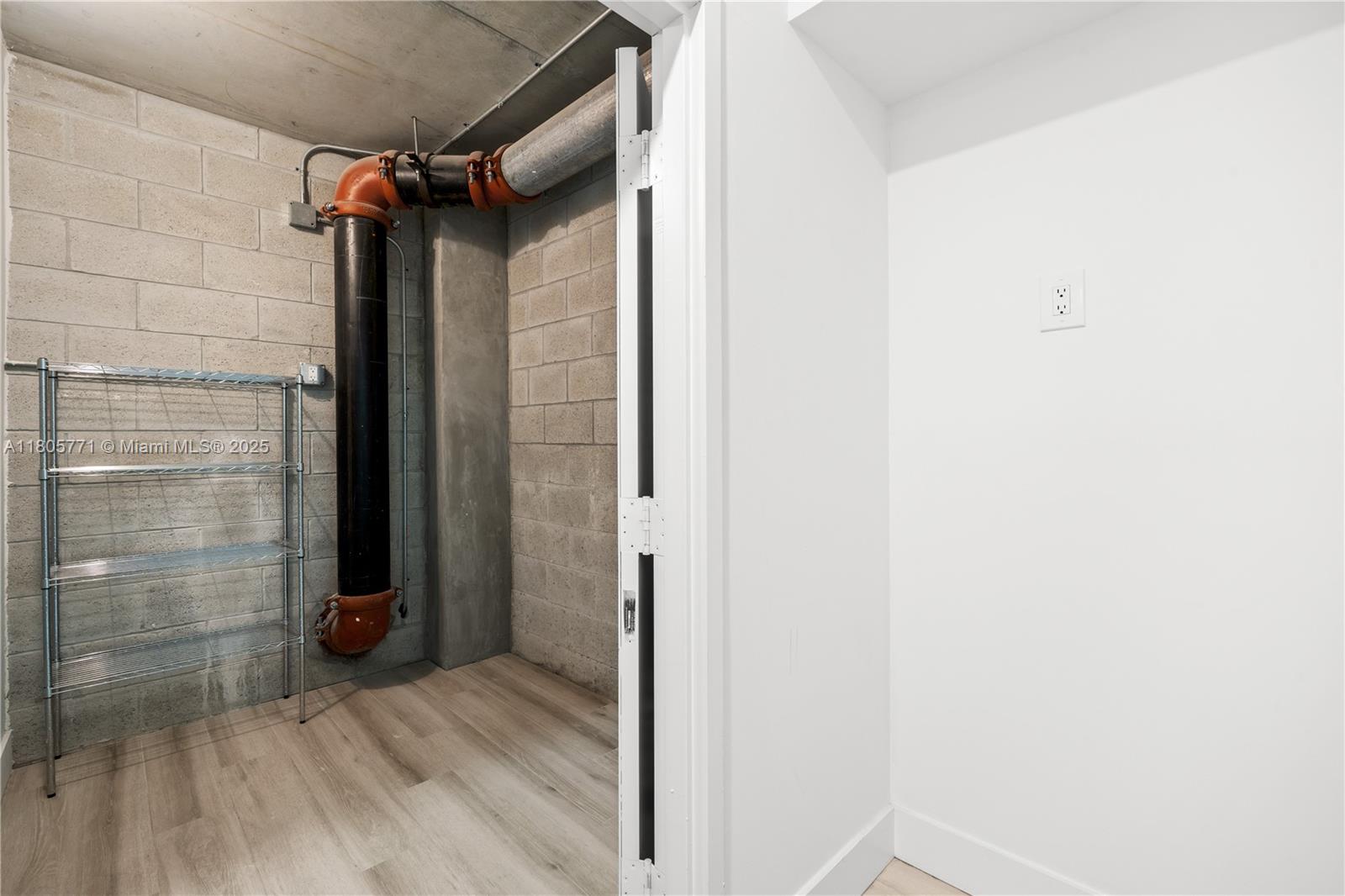 600 NE 27th St Unit: TH103