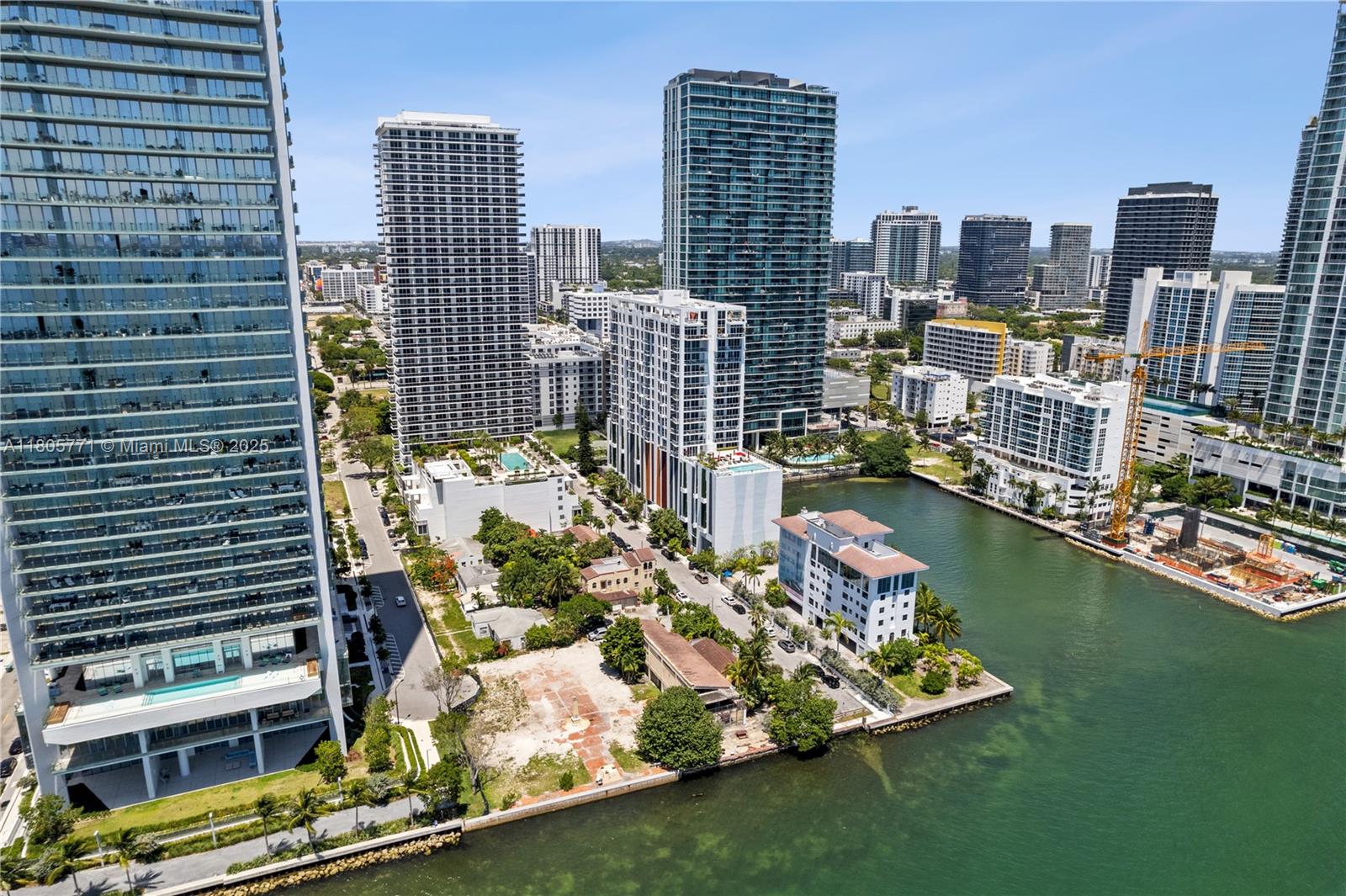 600 NE 27th St Unit: TH103