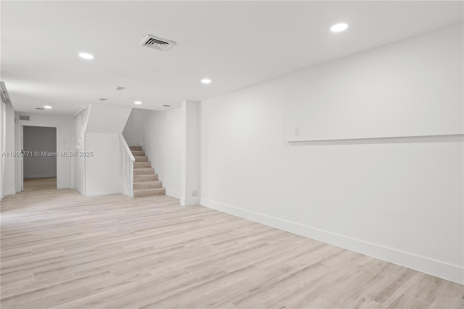 600 NE 27th St Unit: TH103