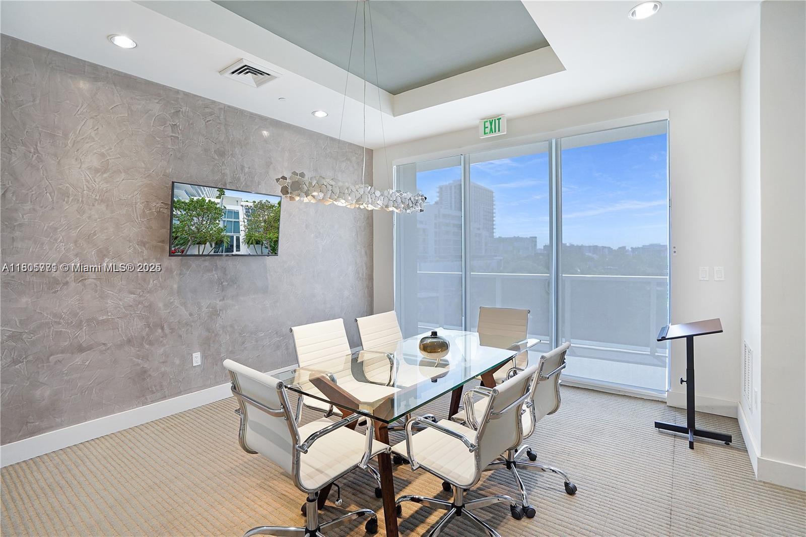 600 NE 27th St Unit: TH103