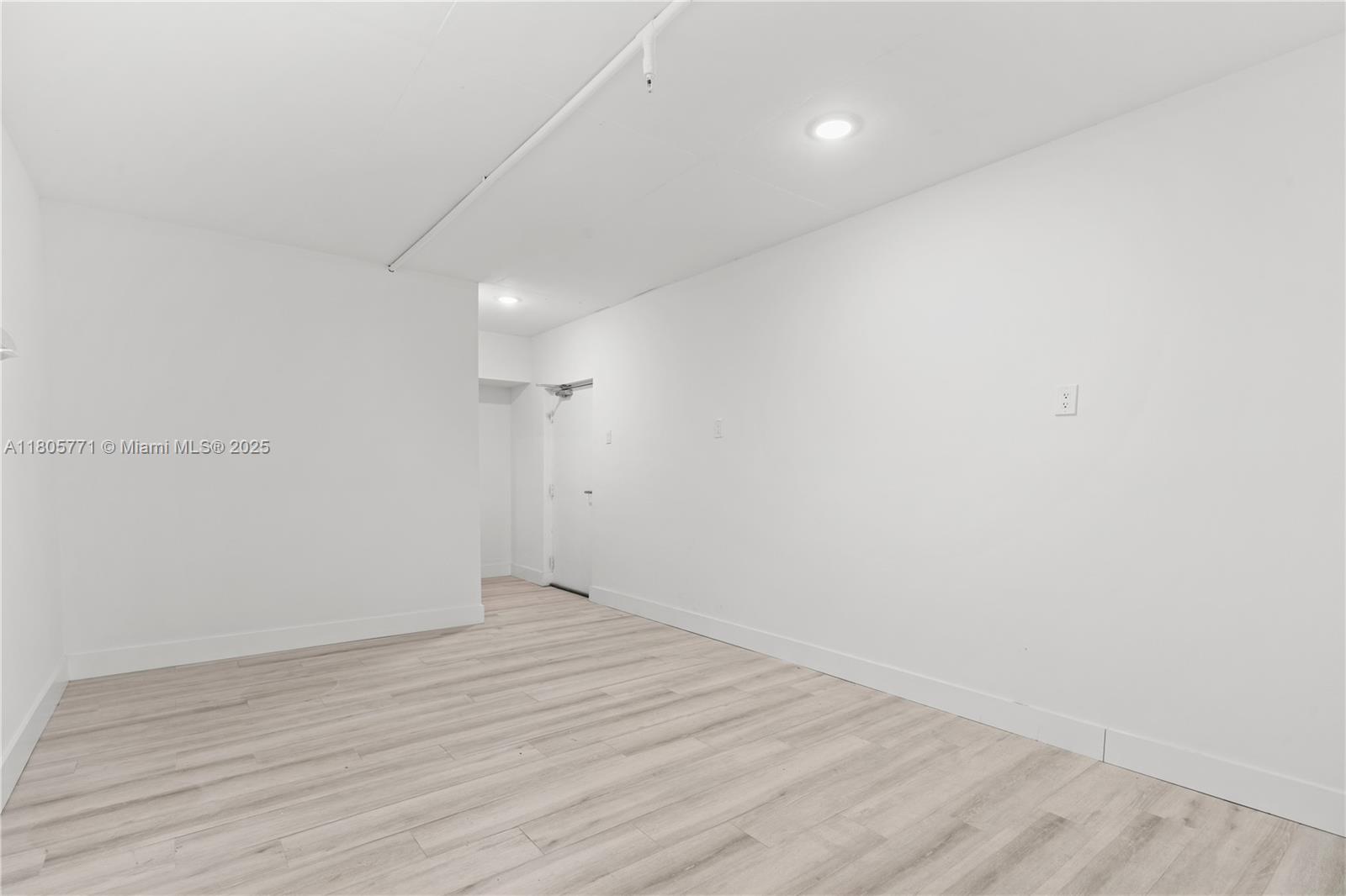 600 NE 27th St Unit: TH103