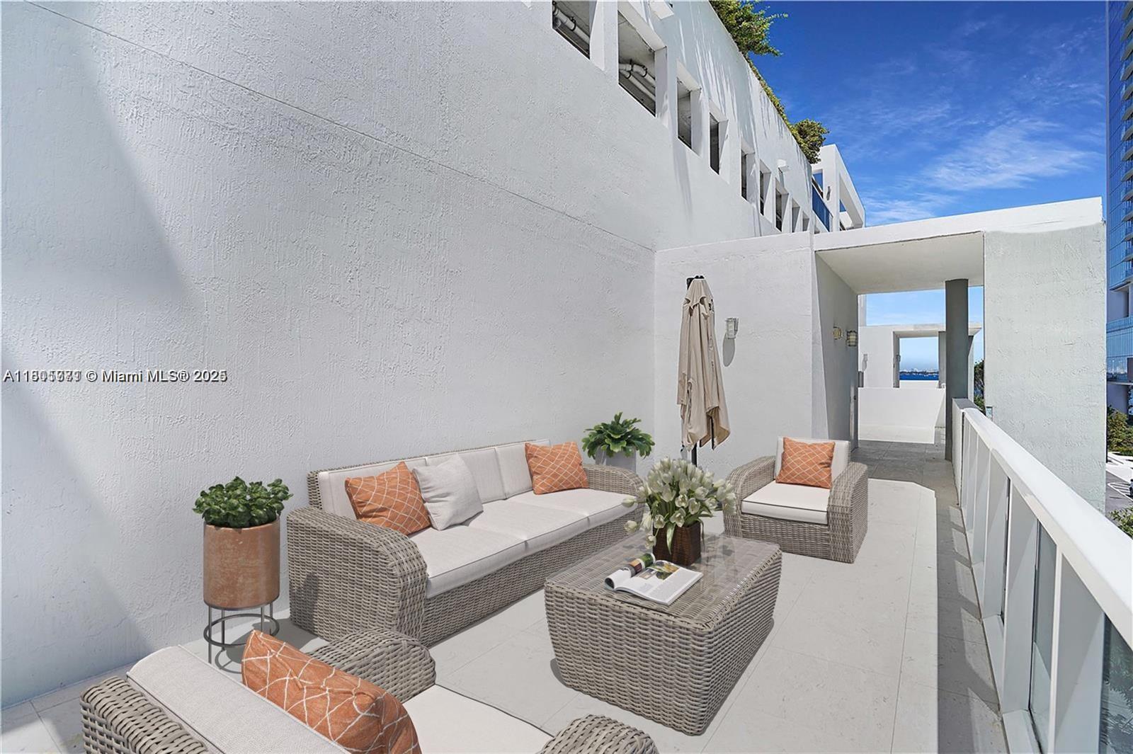 600 NE 27th St Unit: TH103