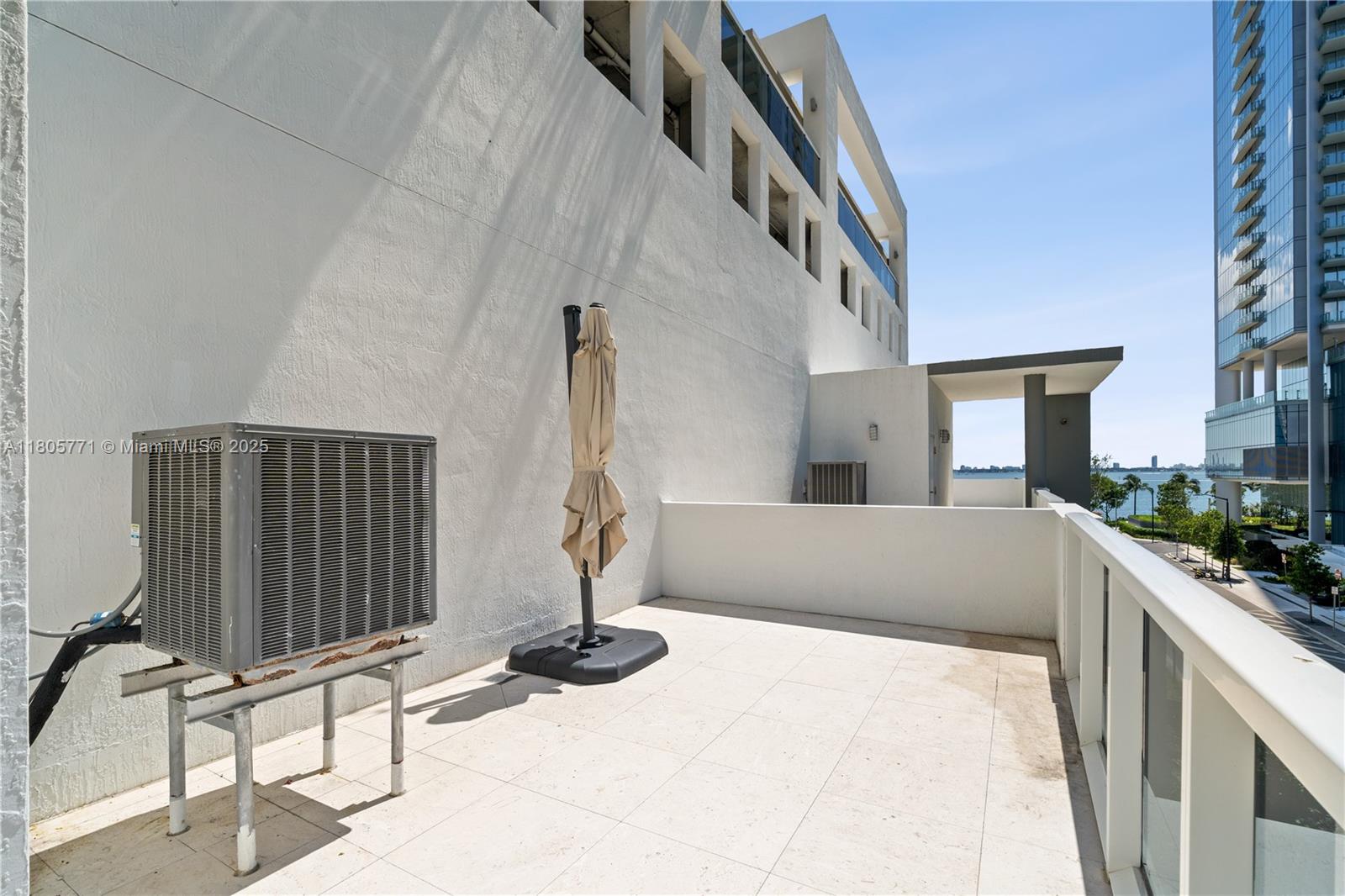 600 NE 27th St Unit: TH103