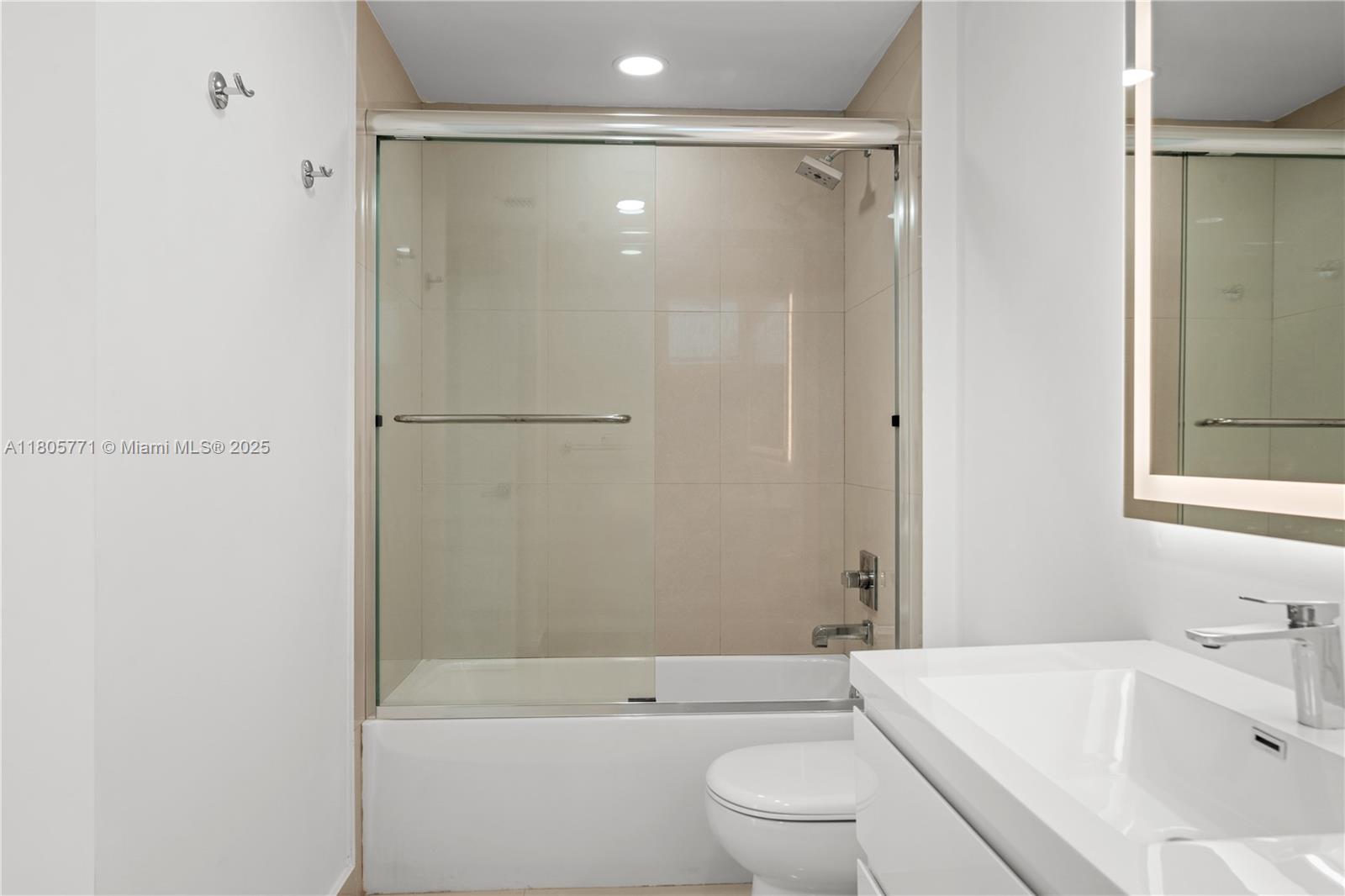 600 NE 27th St Unit: TH103