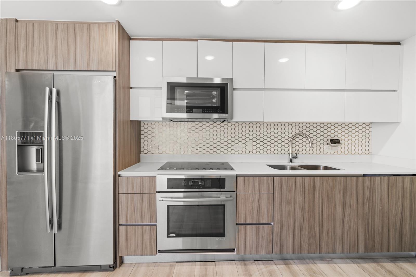 600 NE 27th St Unit: TH103