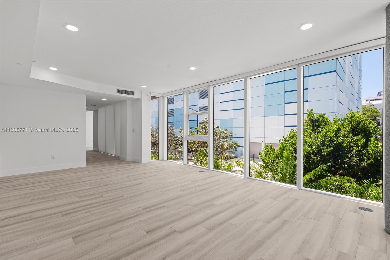 600 NE 27th St Unit: TH103