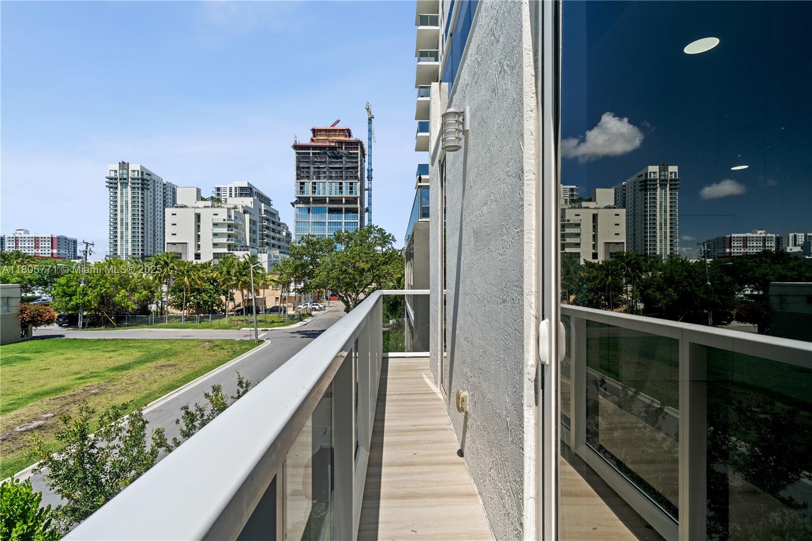 600 NE 27th St Unit: TH103