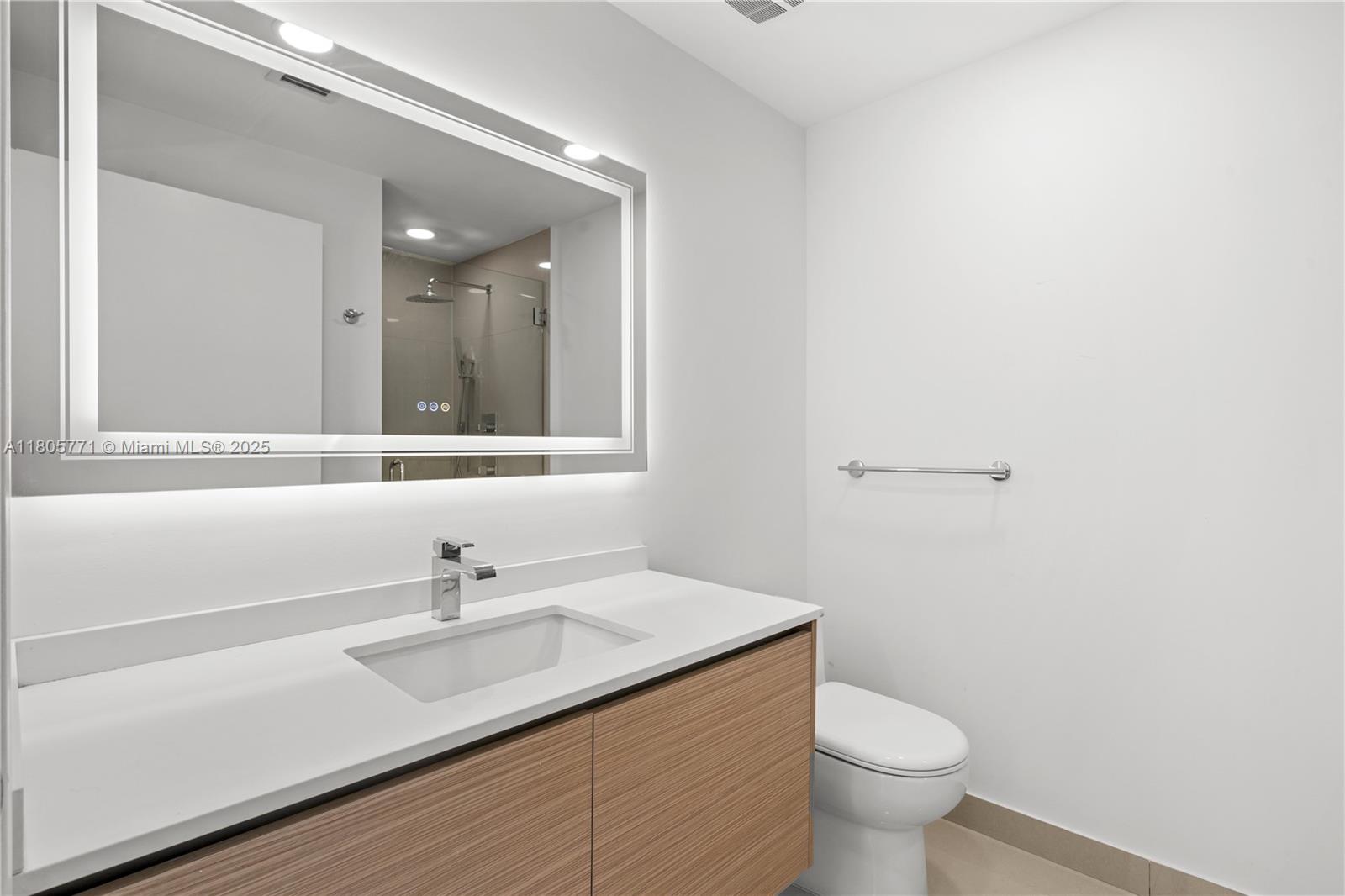 600 NE 27th St Unit: TH103