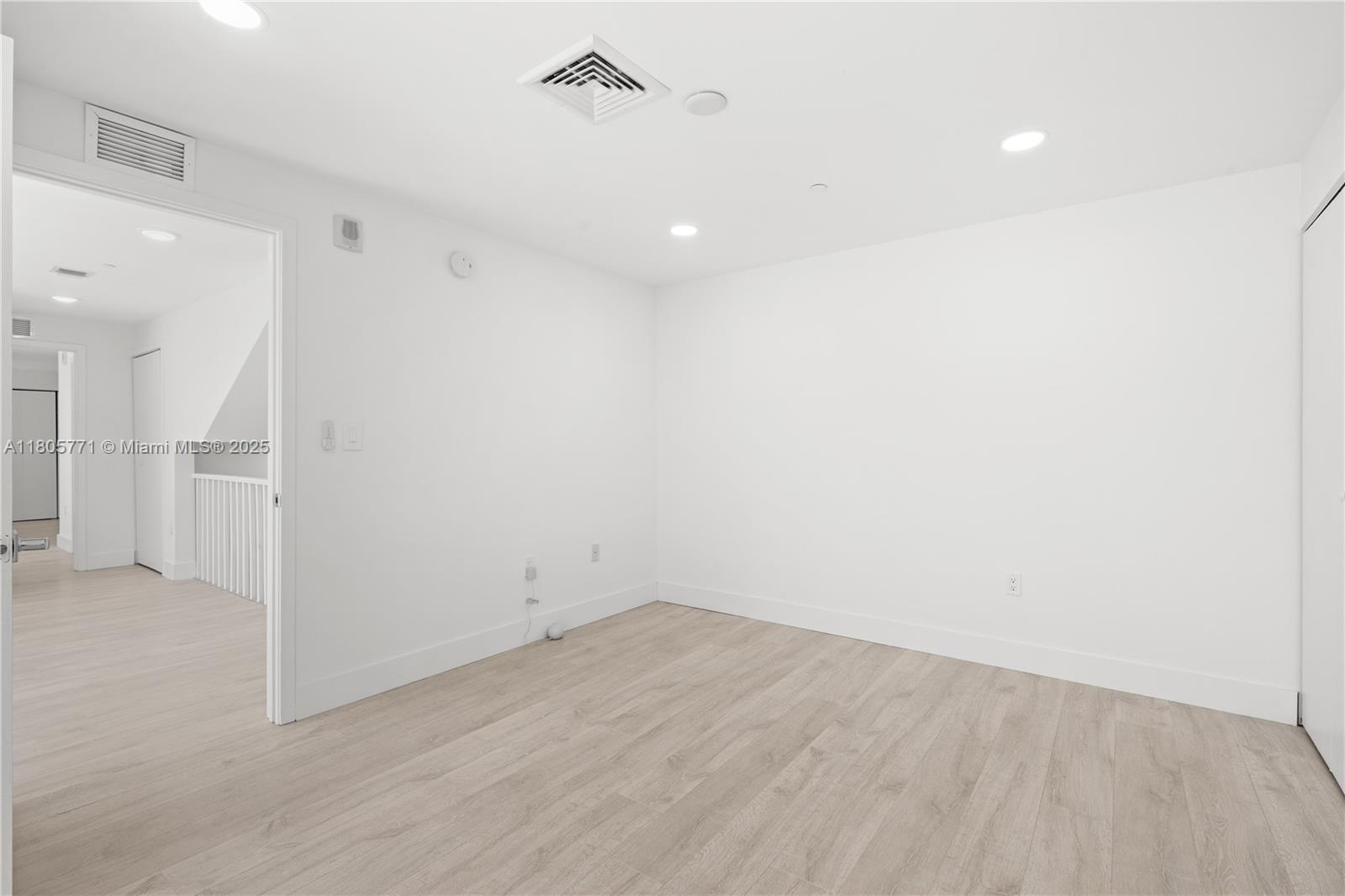 600 NE 27th St Unit: TH103