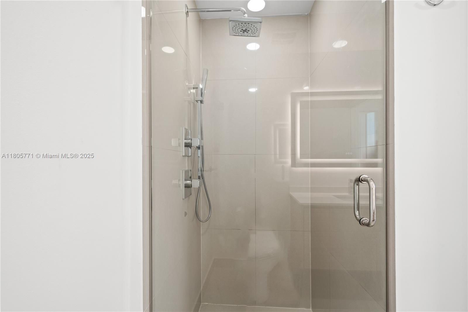 600 NE 27th St Unit: TH103