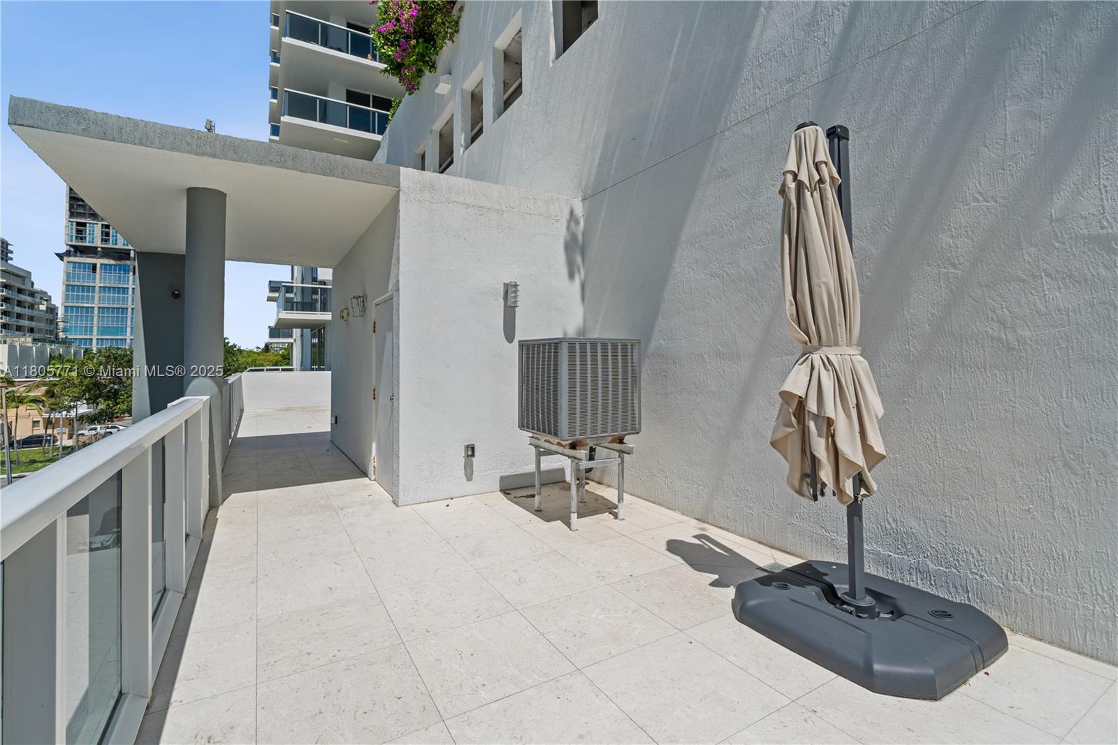 600 NE 27th St Unit: TH103