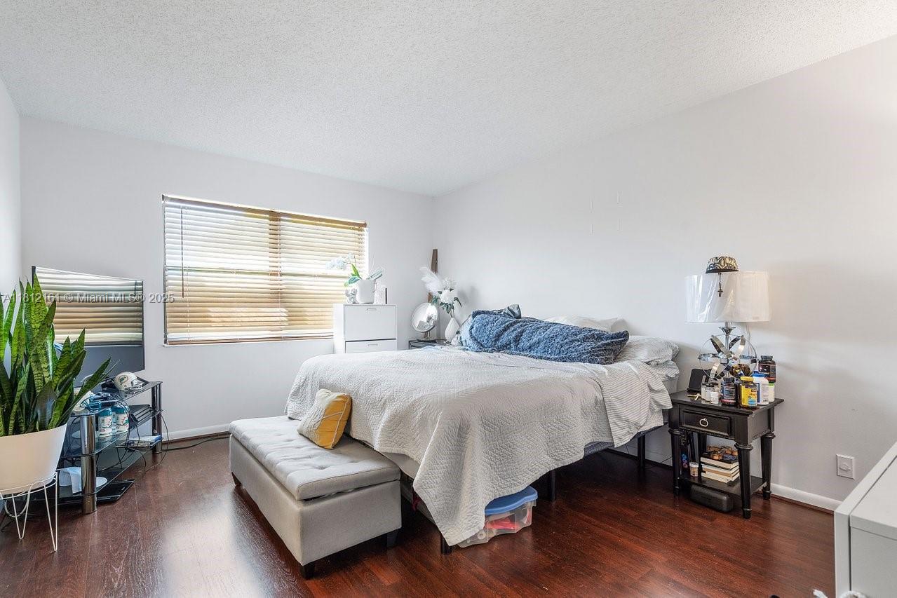 9235 SW 8th St # 502