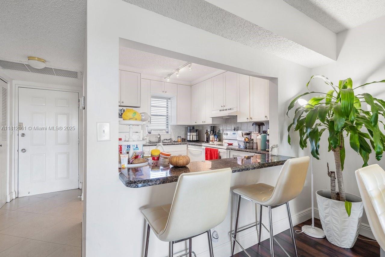 9235 SW 8th St # 502