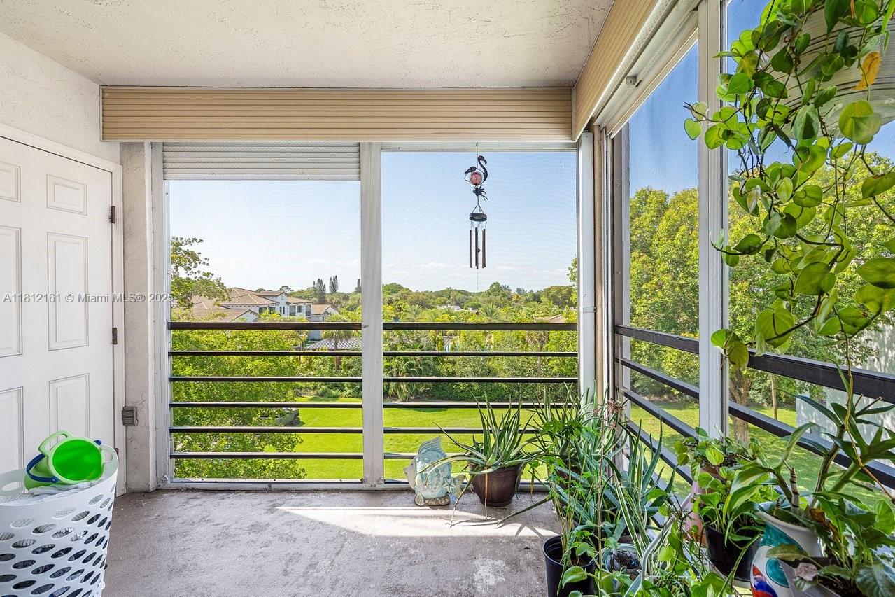 9235 SW 8th St # 502