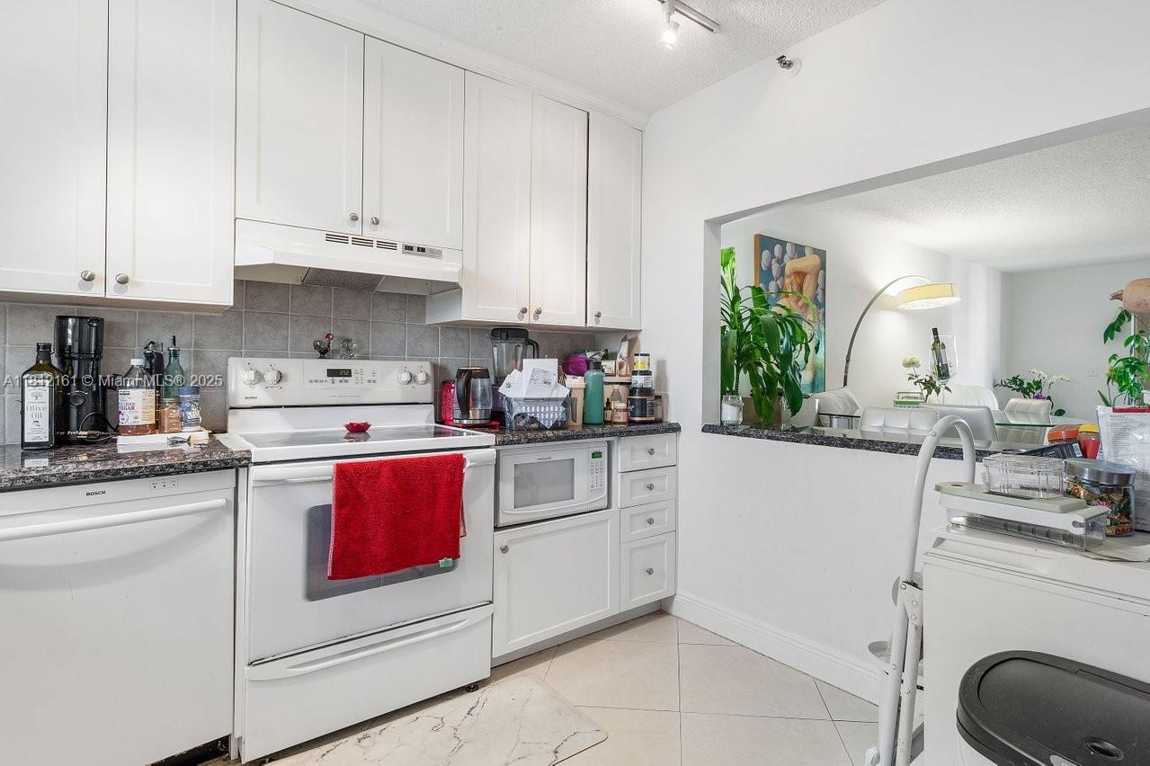 9235 SW 8th St # 502