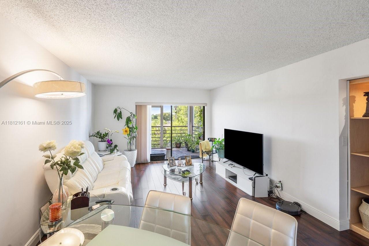 9235 SW 8th St # 502