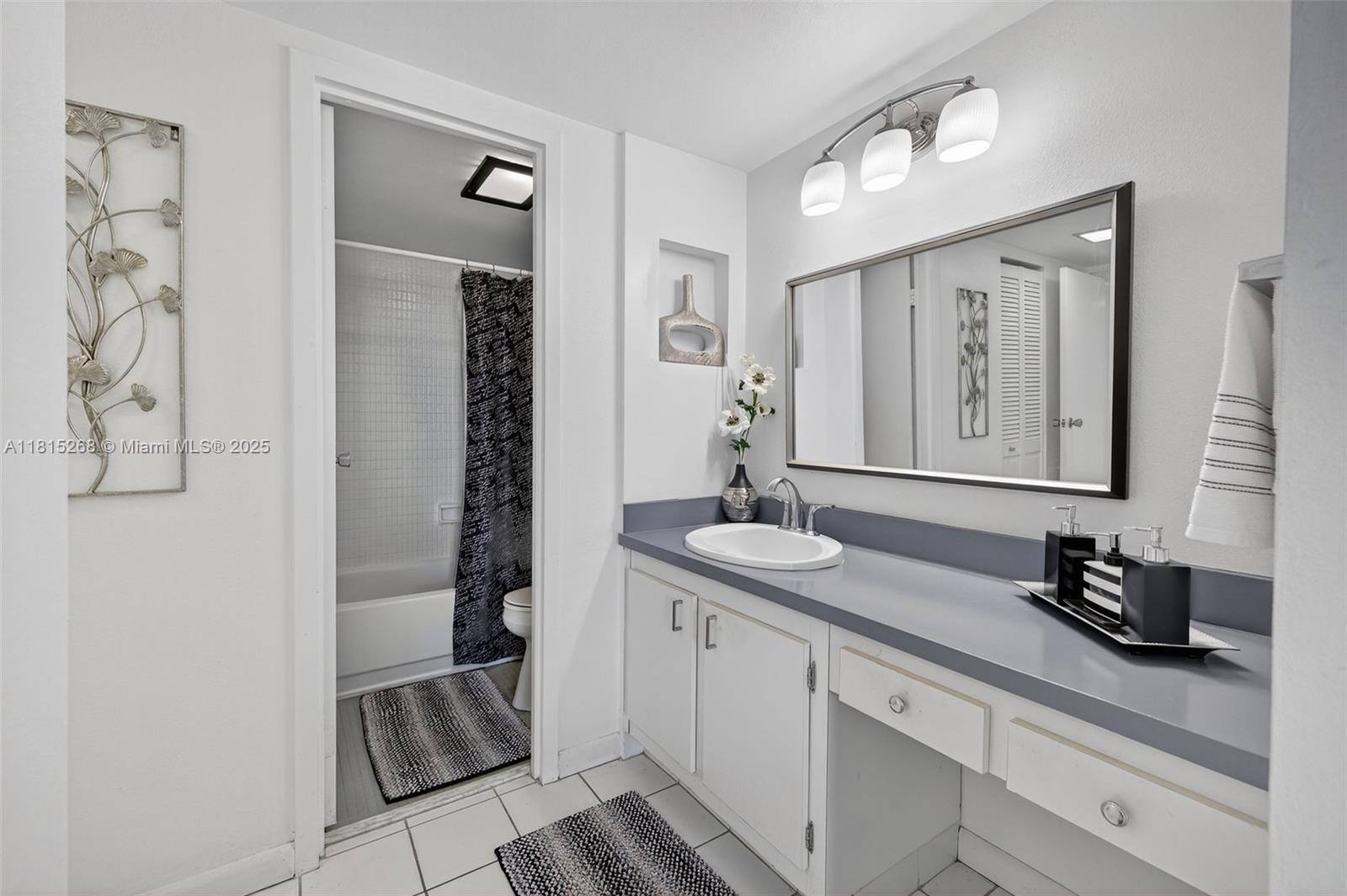 3675 N Country Club Dr # 401