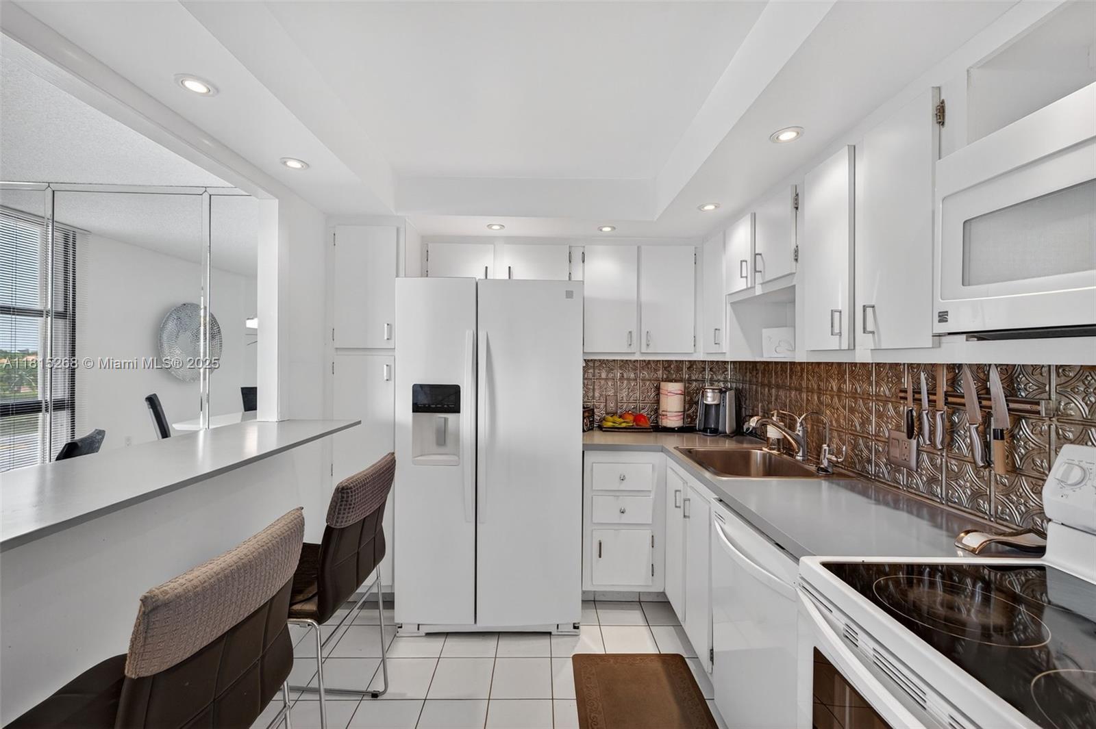3675 N Country Club Dr # 401