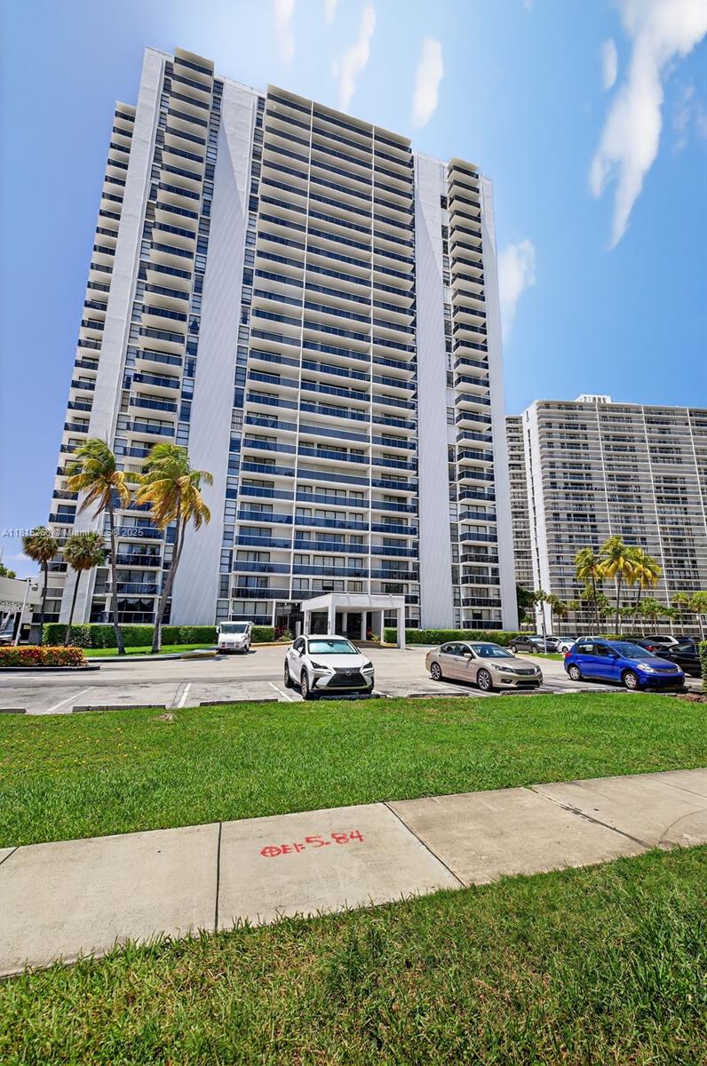 3675 N Country Club Dr # 401