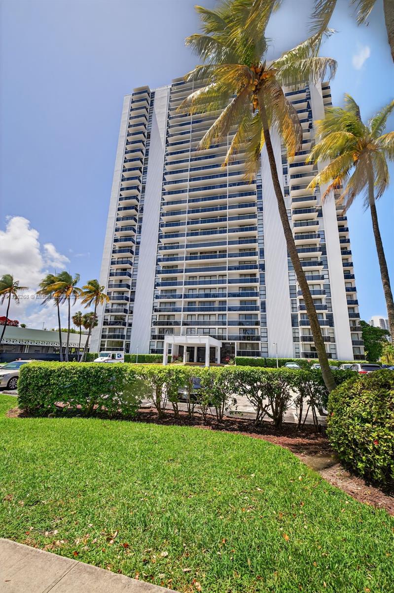 3675 N Country Club Dr # 401