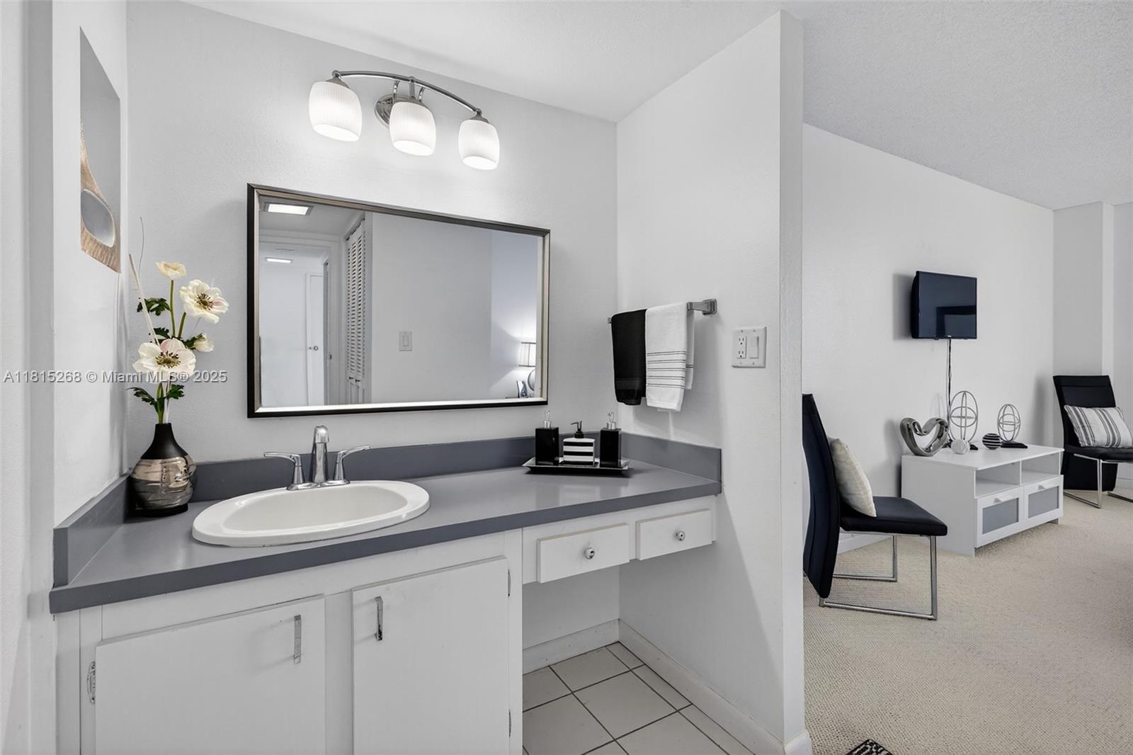 3675 N Country Club Dr # 401
