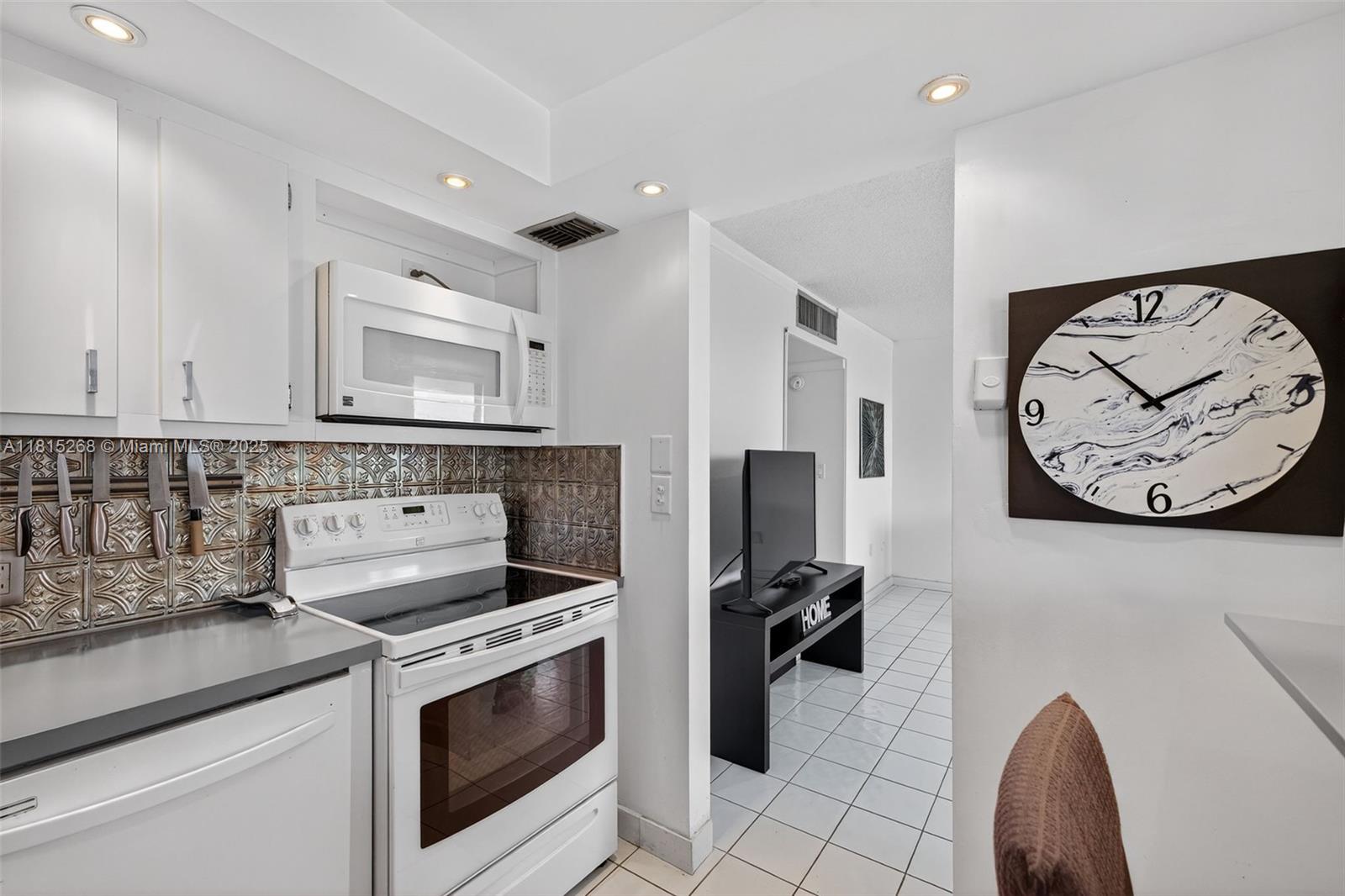 3675 N Country Club Dr # 401
