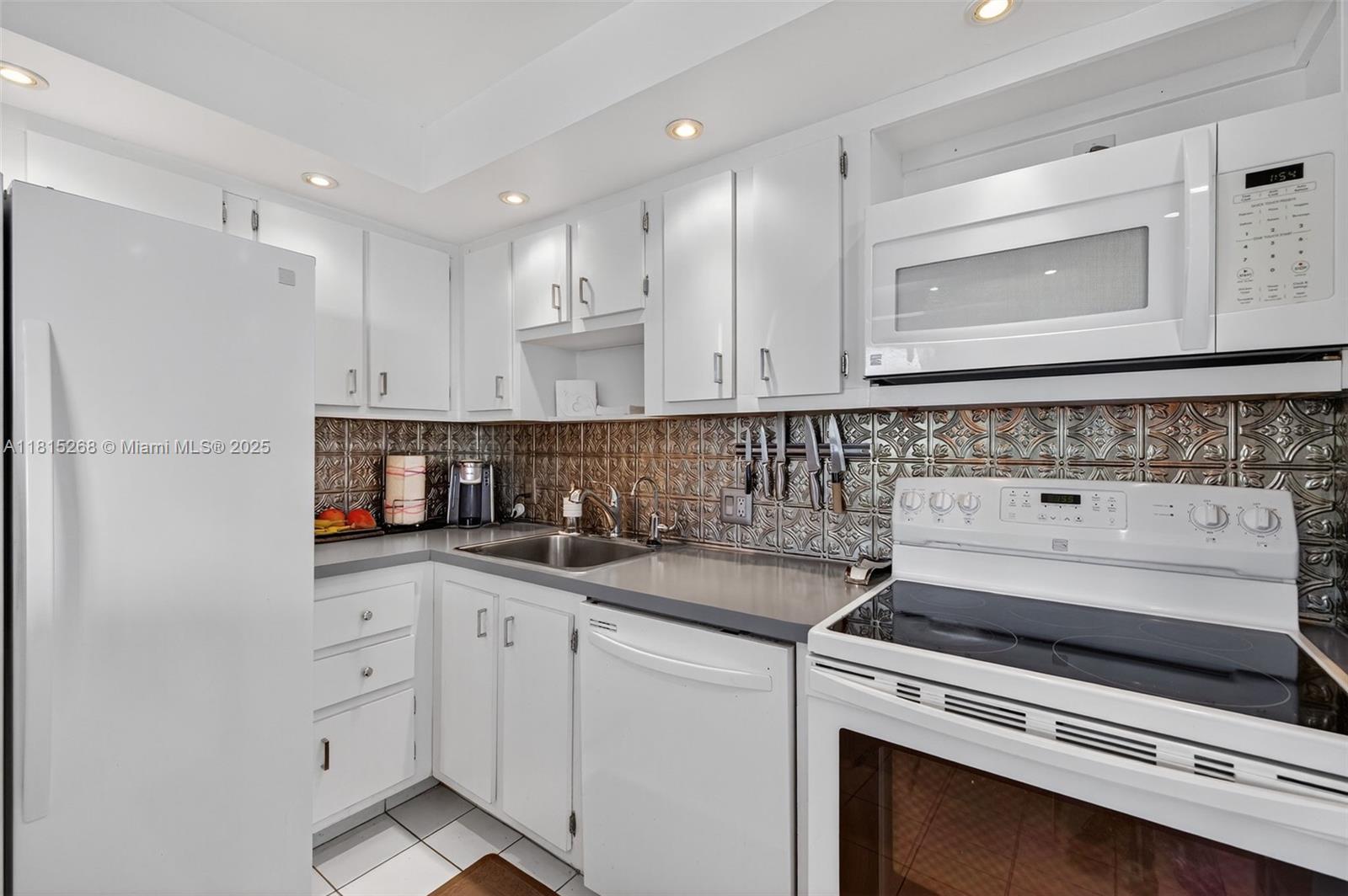 3675 N Country Club Dr # 401