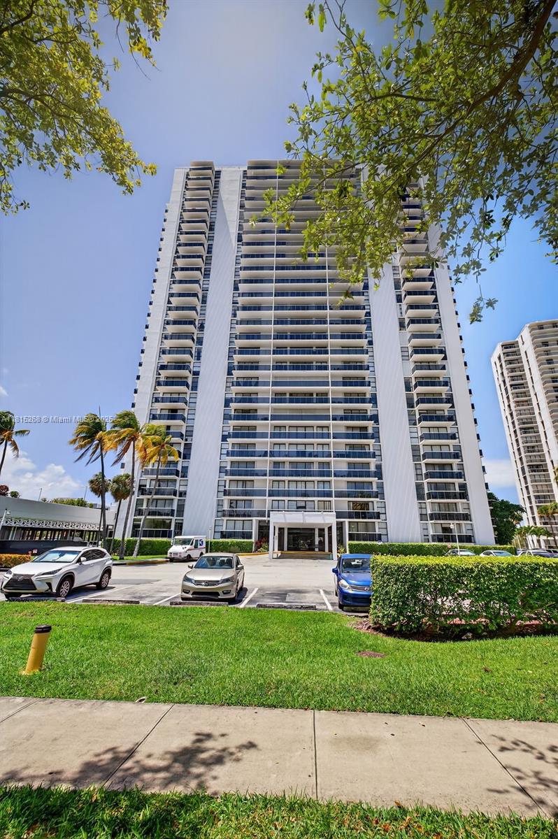 3675 N Country Club Dr # 401