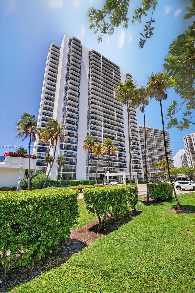 3675 N Country Club Dr # 401