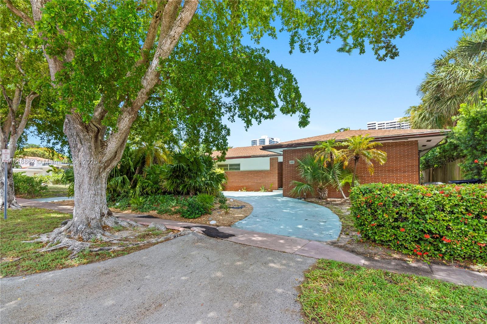 2525 Flamingo Pl