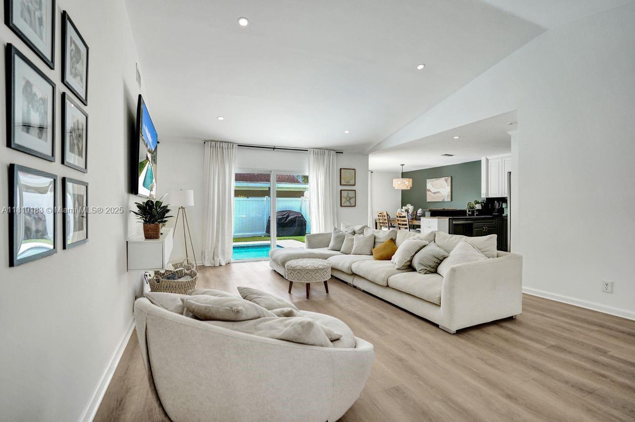 18998 Cloud Lake Cir