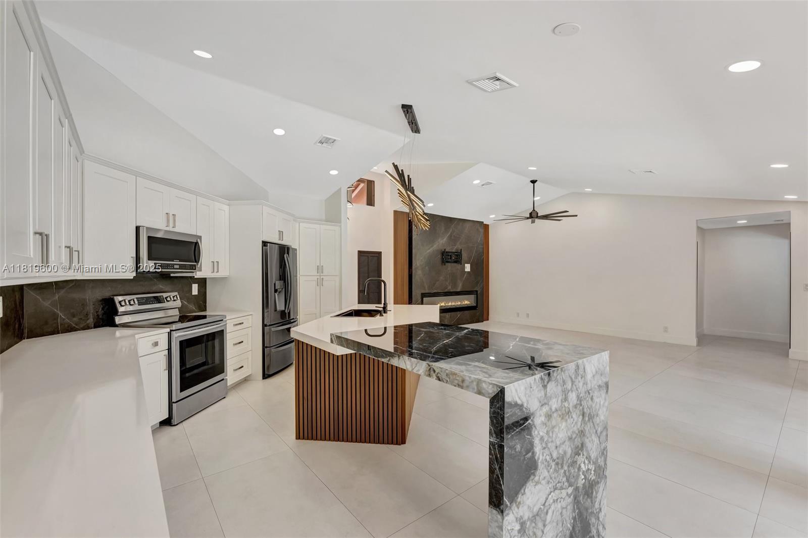 8360 NW 51st Ct