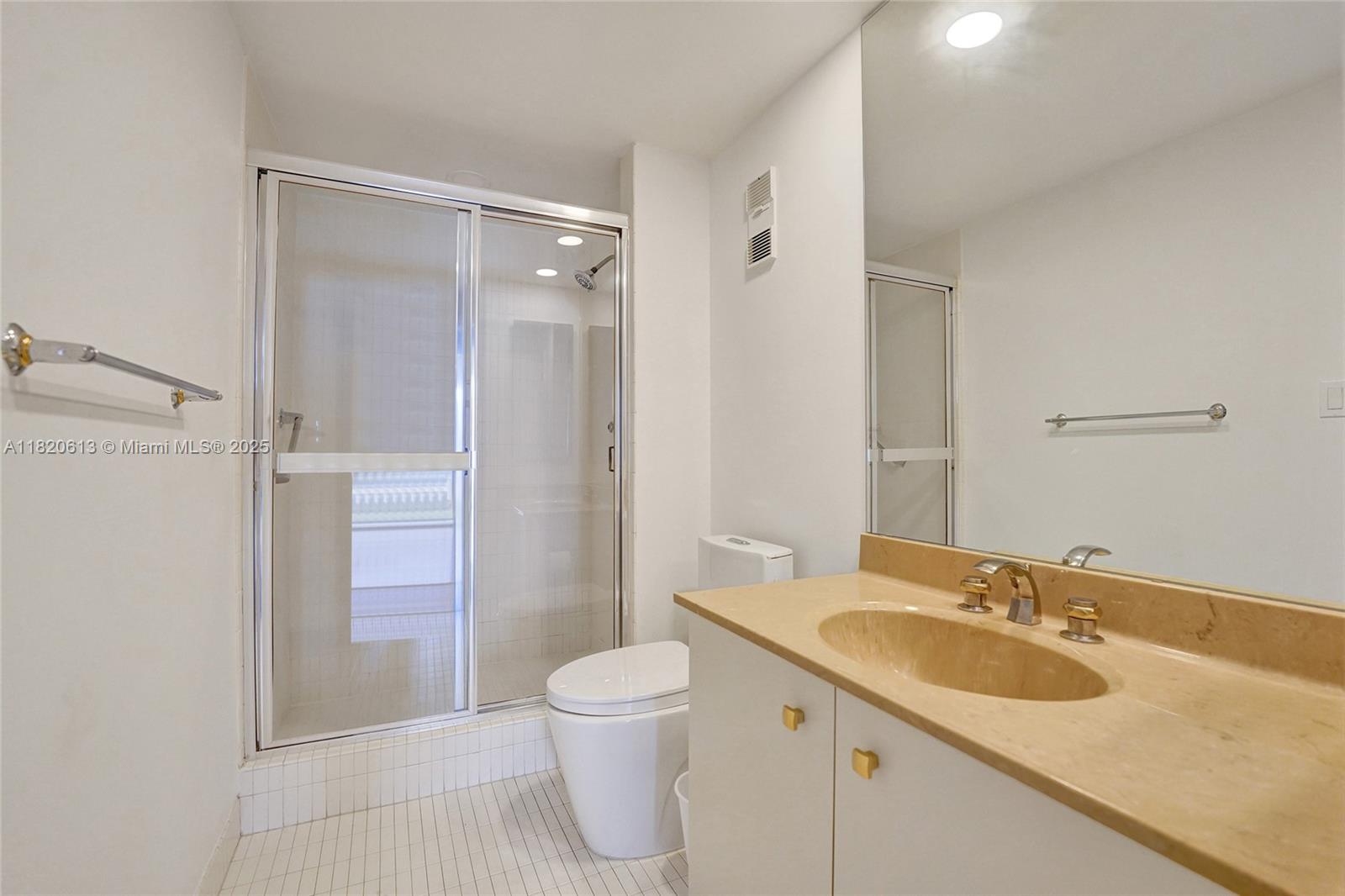 20281 E Country Club Dr # 2303
