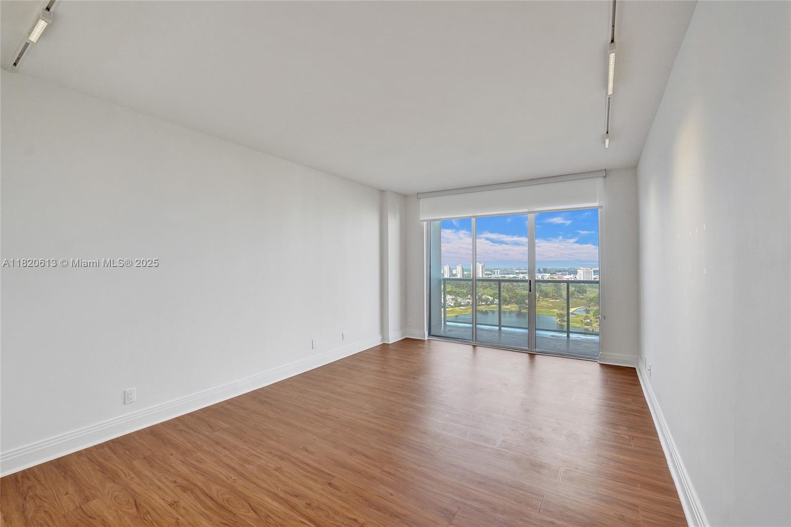 20281 E Country Club Dr # 2303