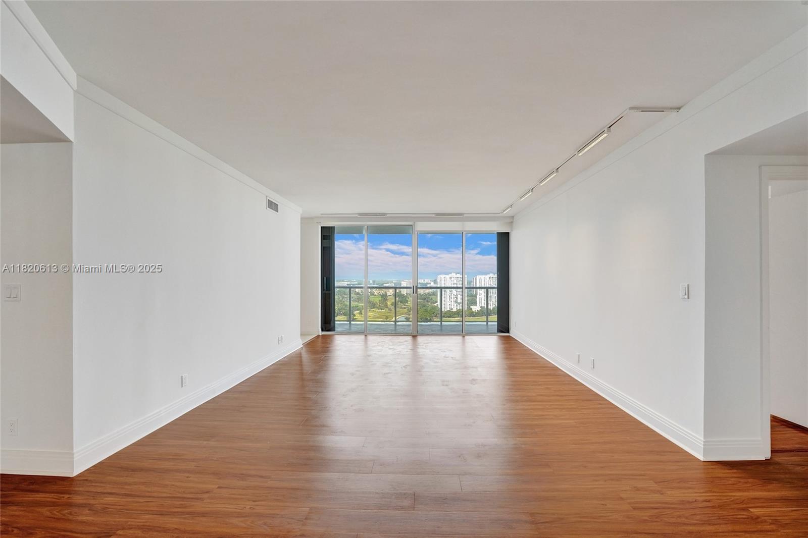 20281 E Country Club Dr # 2303
