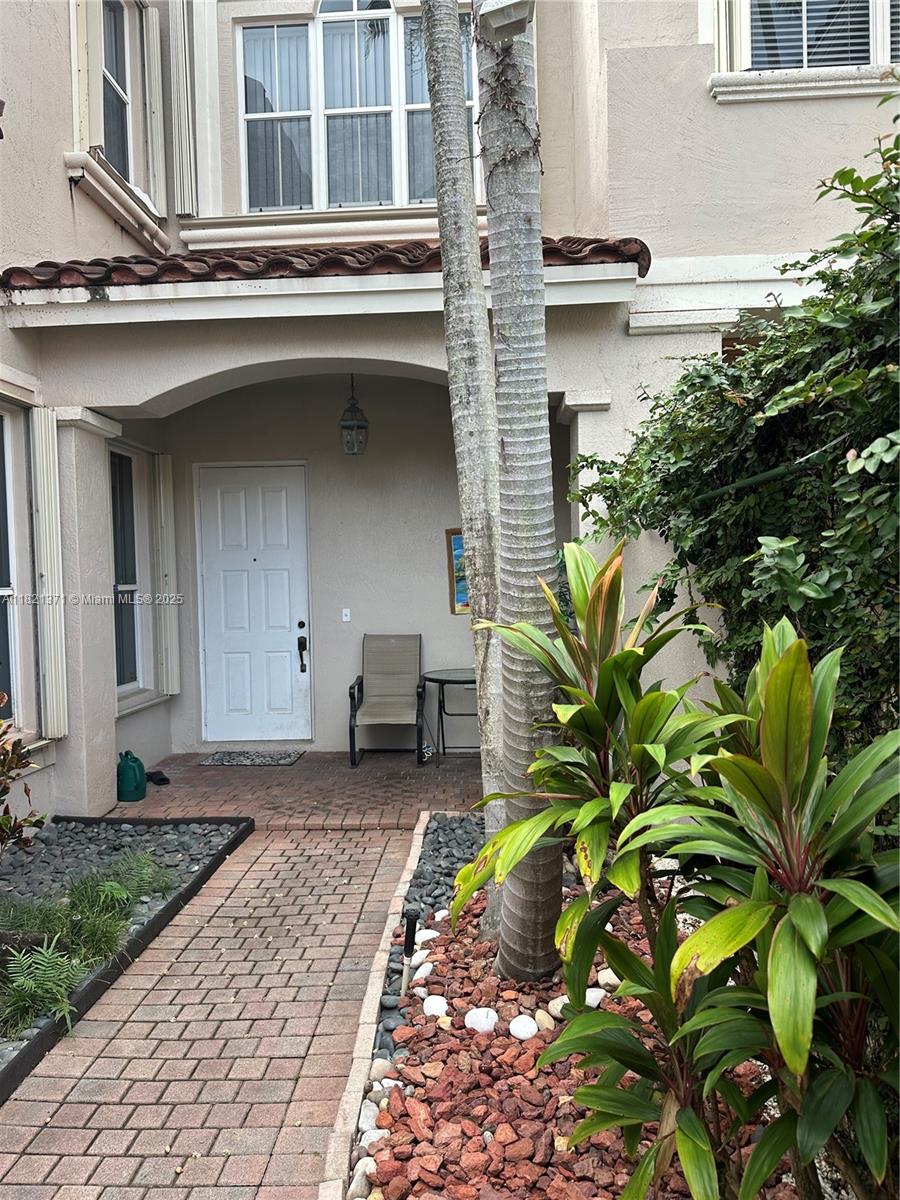 957 N Harbor View North w/DOCK # 957