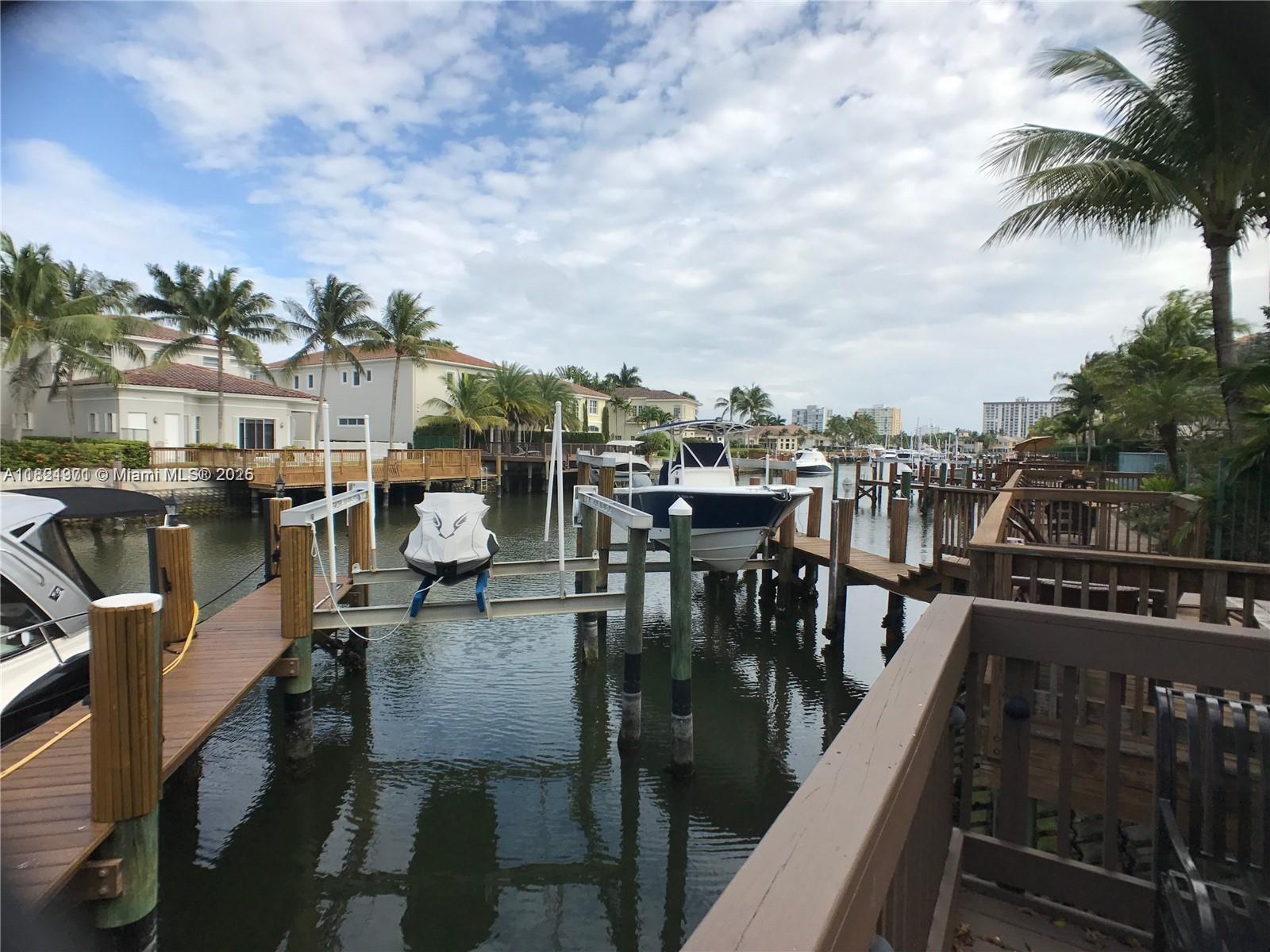957 N Harbor View North w/DOCK # 957