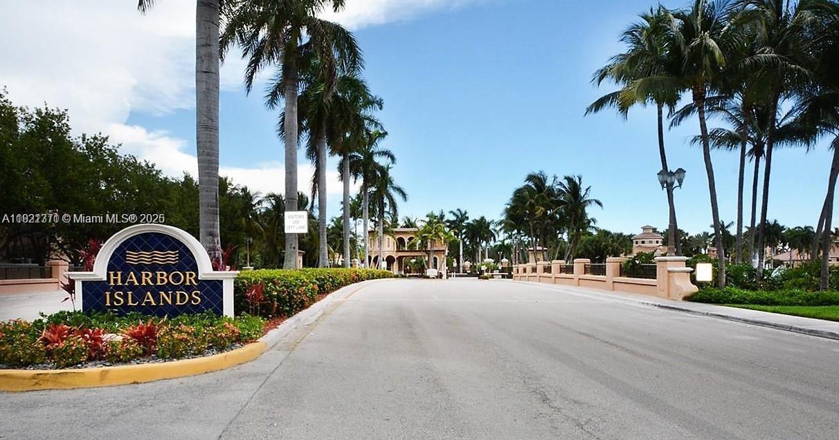 957 N Harbor View North w/DOCK # 957