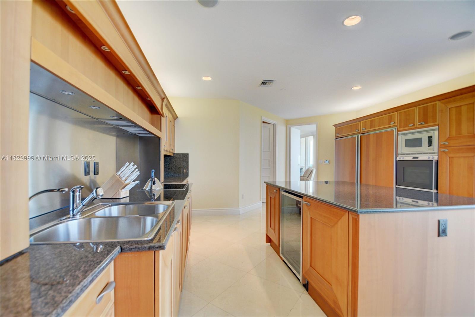 20155 NE 38th Ct # 2201