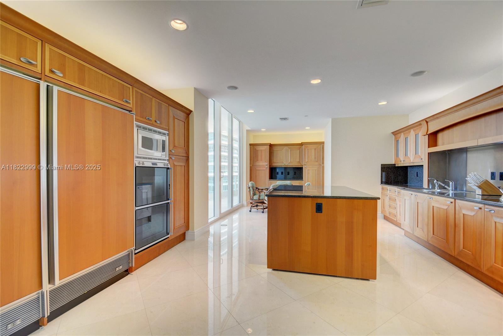 20155 NE 38th Ct # 2201