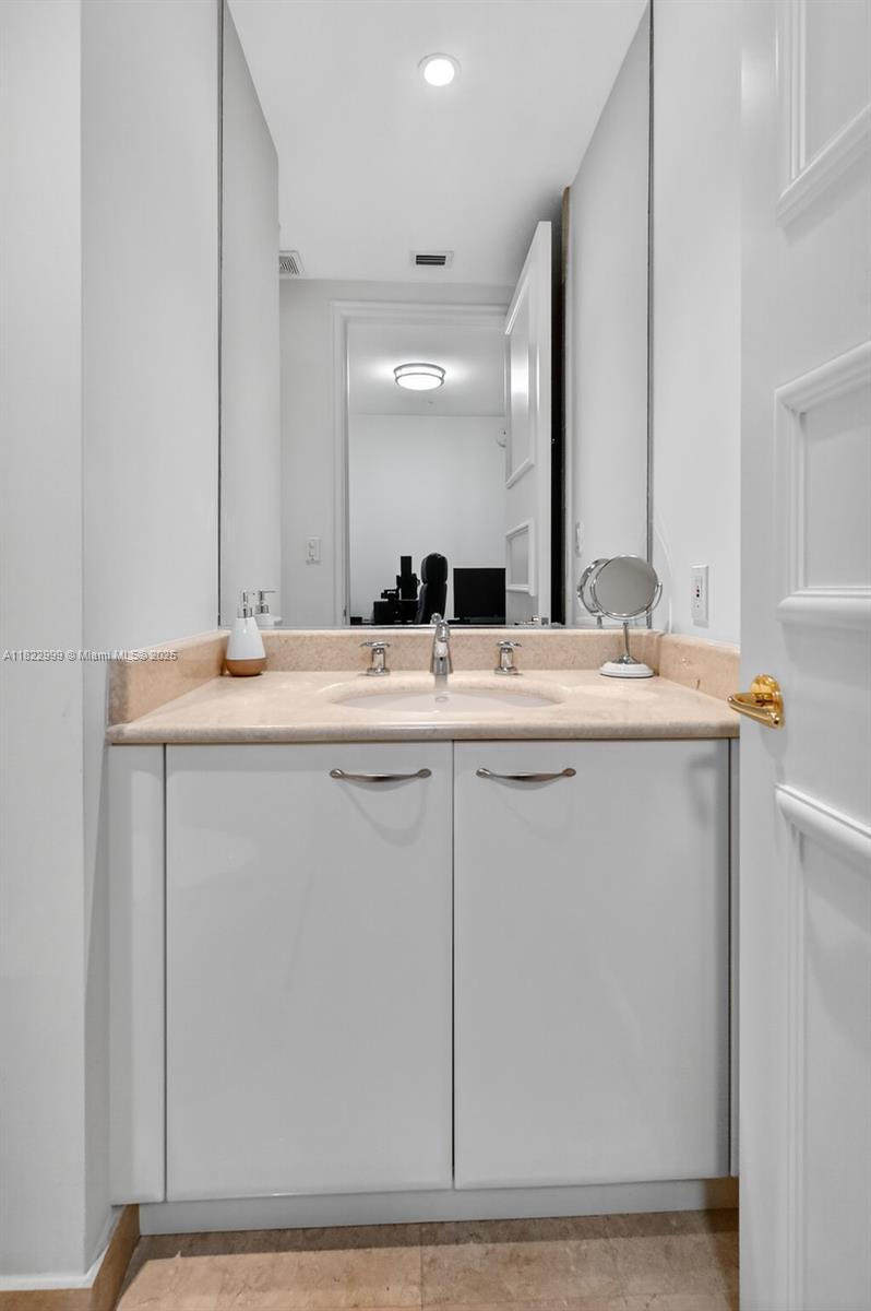 20155 NE 38th Ct # 2201