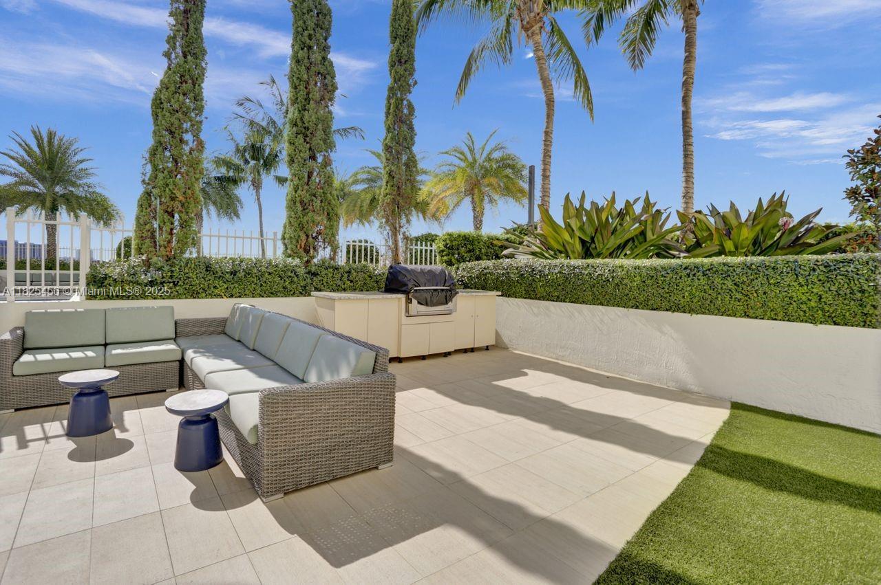 3000 Coral Way # 808