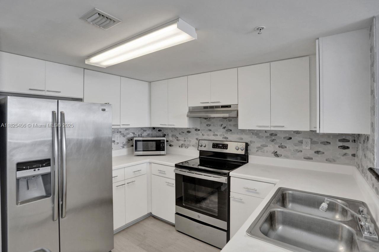 3000 Coral Way # 808