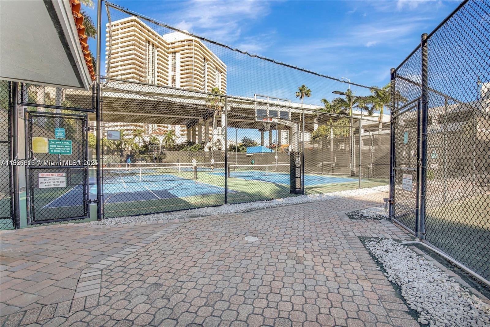 3600 Mystic Pointe Dr # 1510