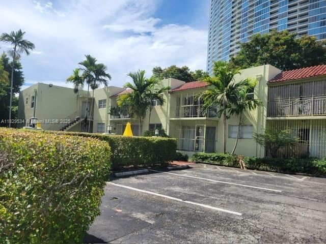 520 NE 38th St # 10