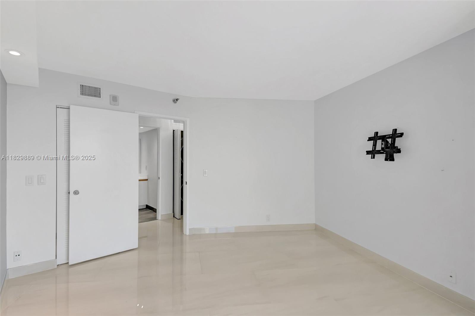 3400 NE 192nd St # 1606