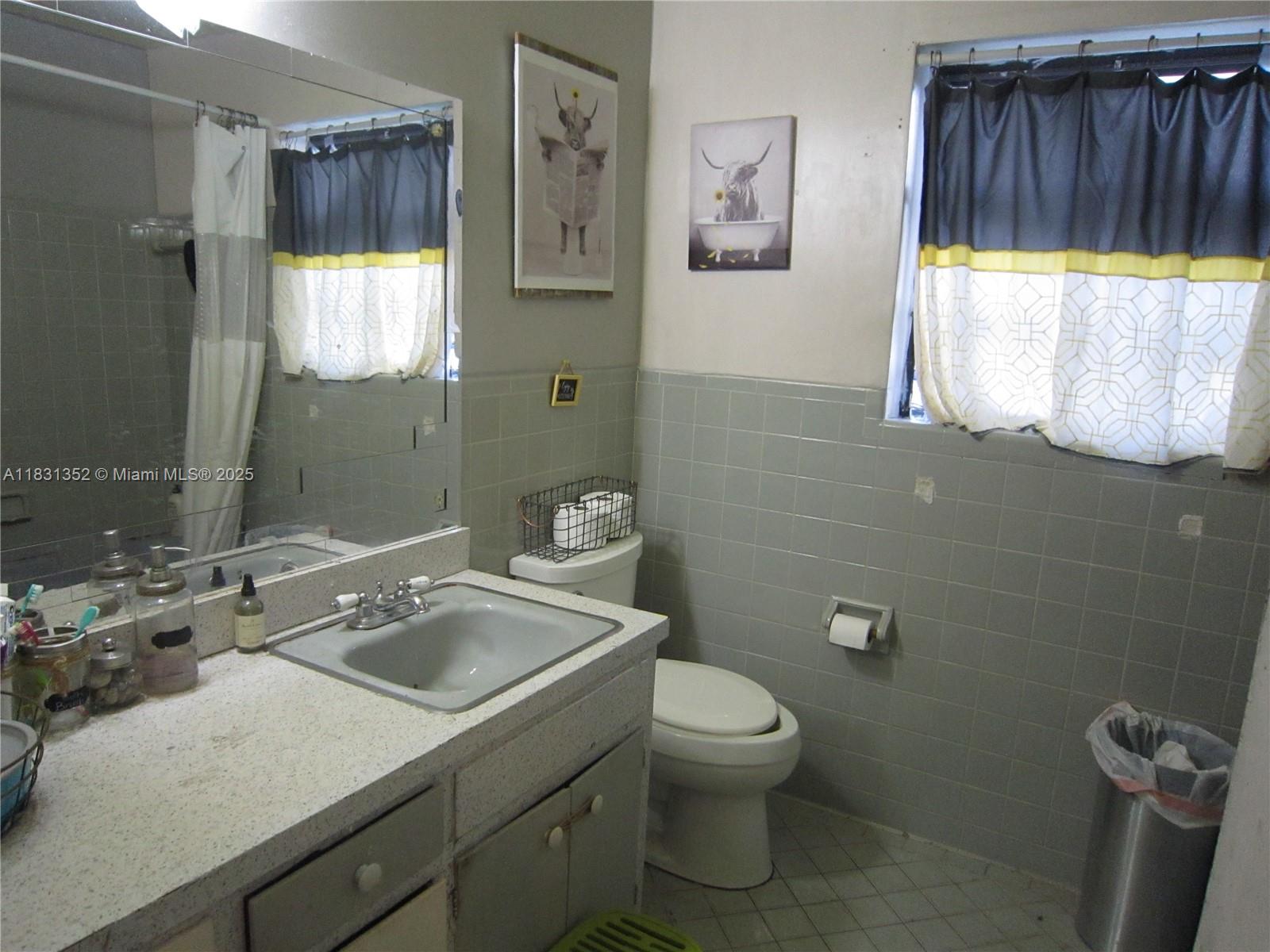 1112 NE 110th St