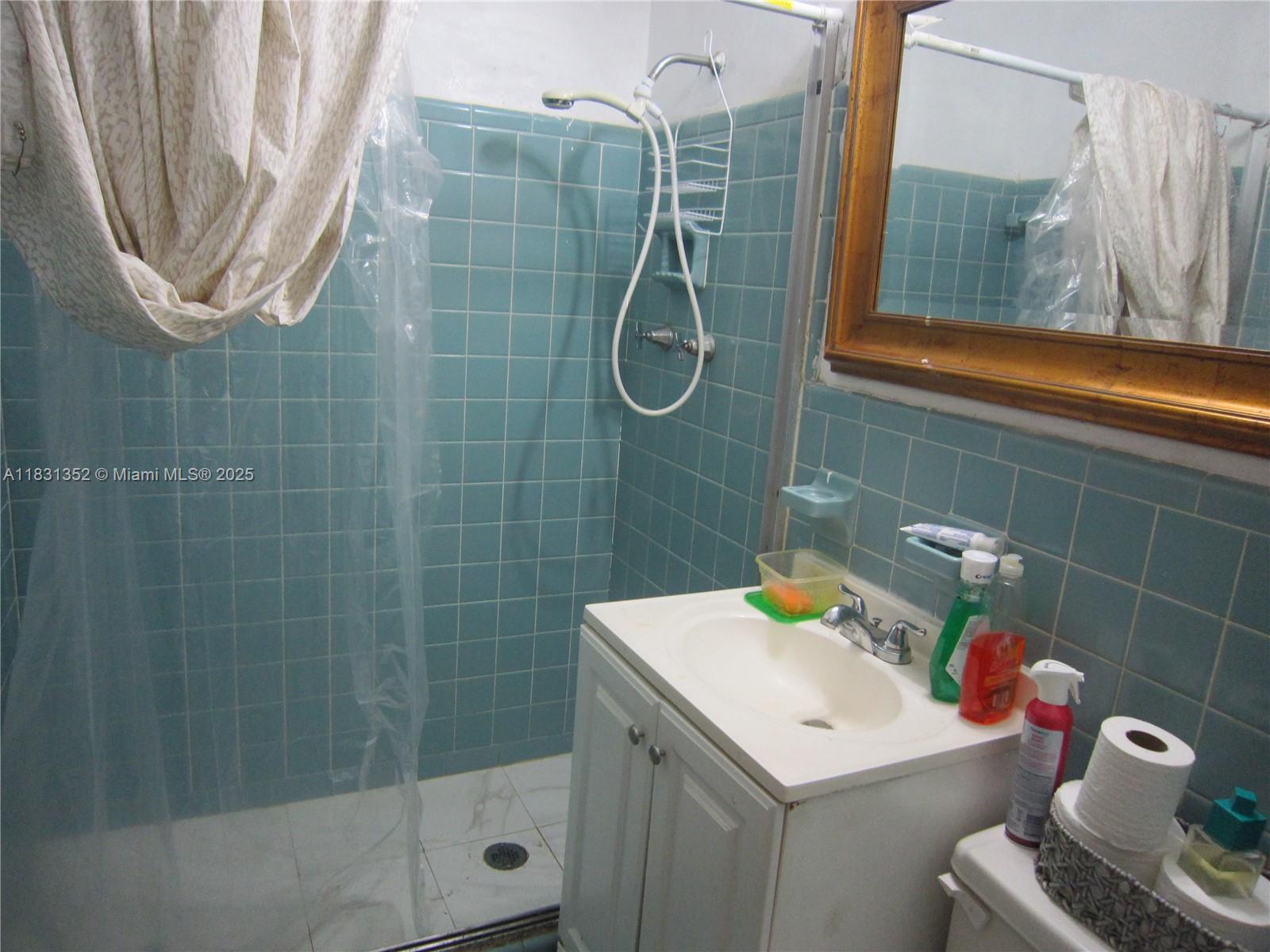 1112 NE 110th St