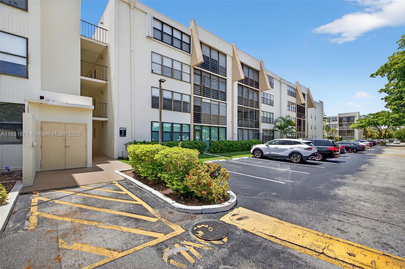 20381 NE 30th Ave # 7 Unit: 410-7