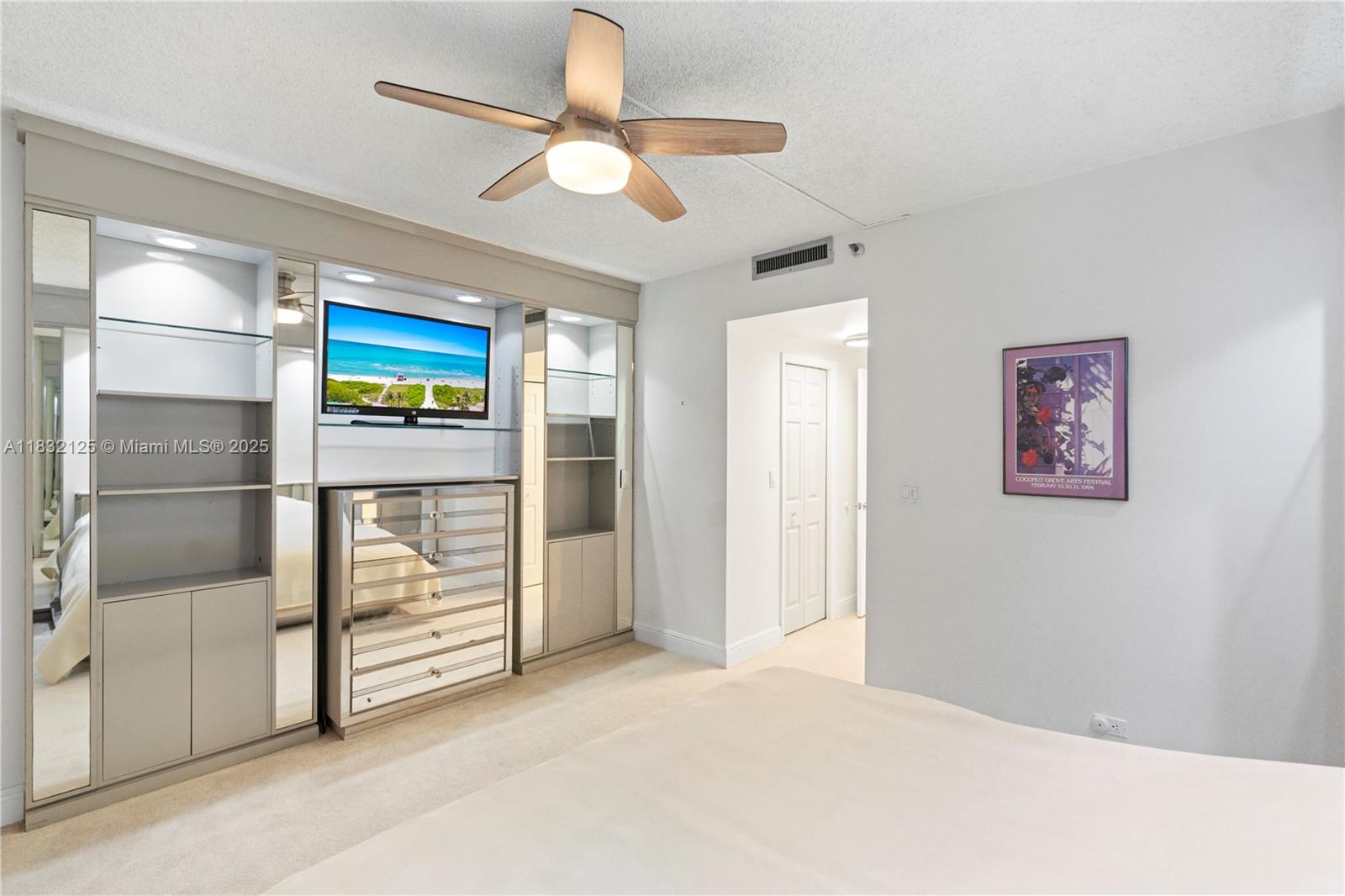 20191 E Country Club Dr # 407